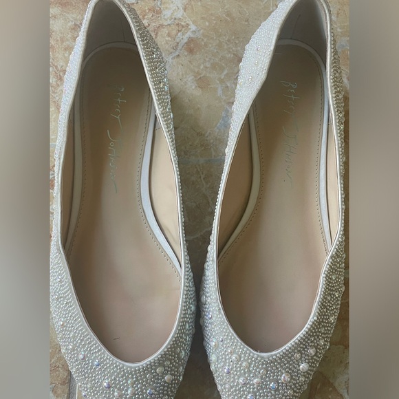 Betsey Johnson ivory beaded Jude flats size 7 worn once - Picture 5 of 5